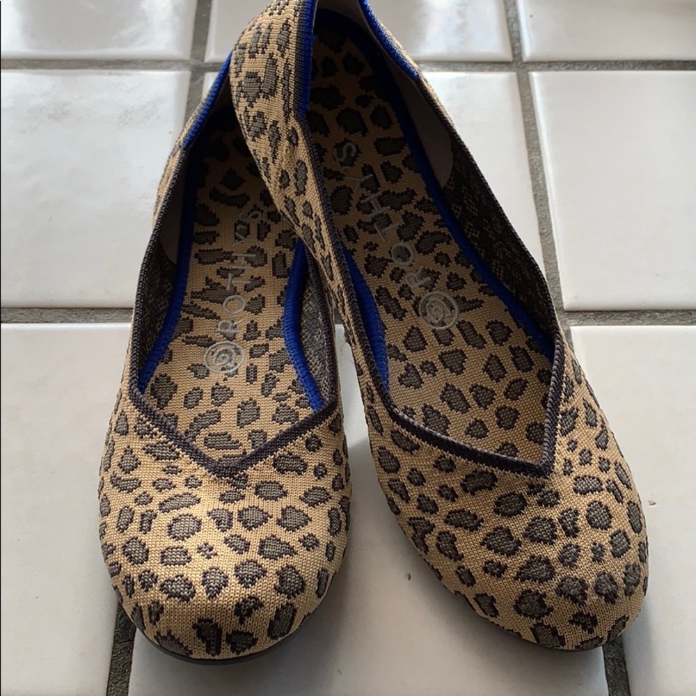 Rothys animal print size 8. Worn 3 times.